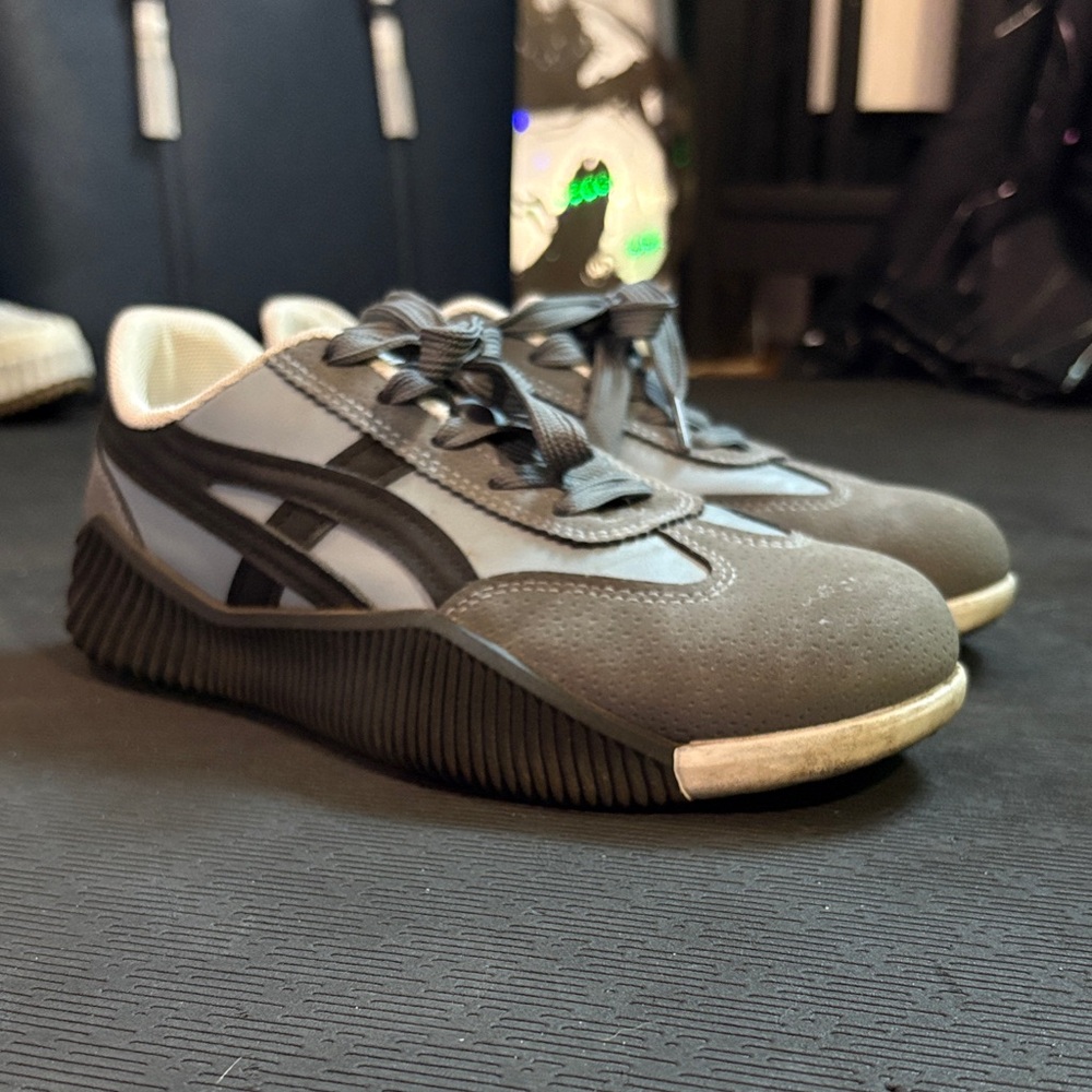 DeFlorance Charcoal and Black Women’s Sneakers - Picture 6 of 6